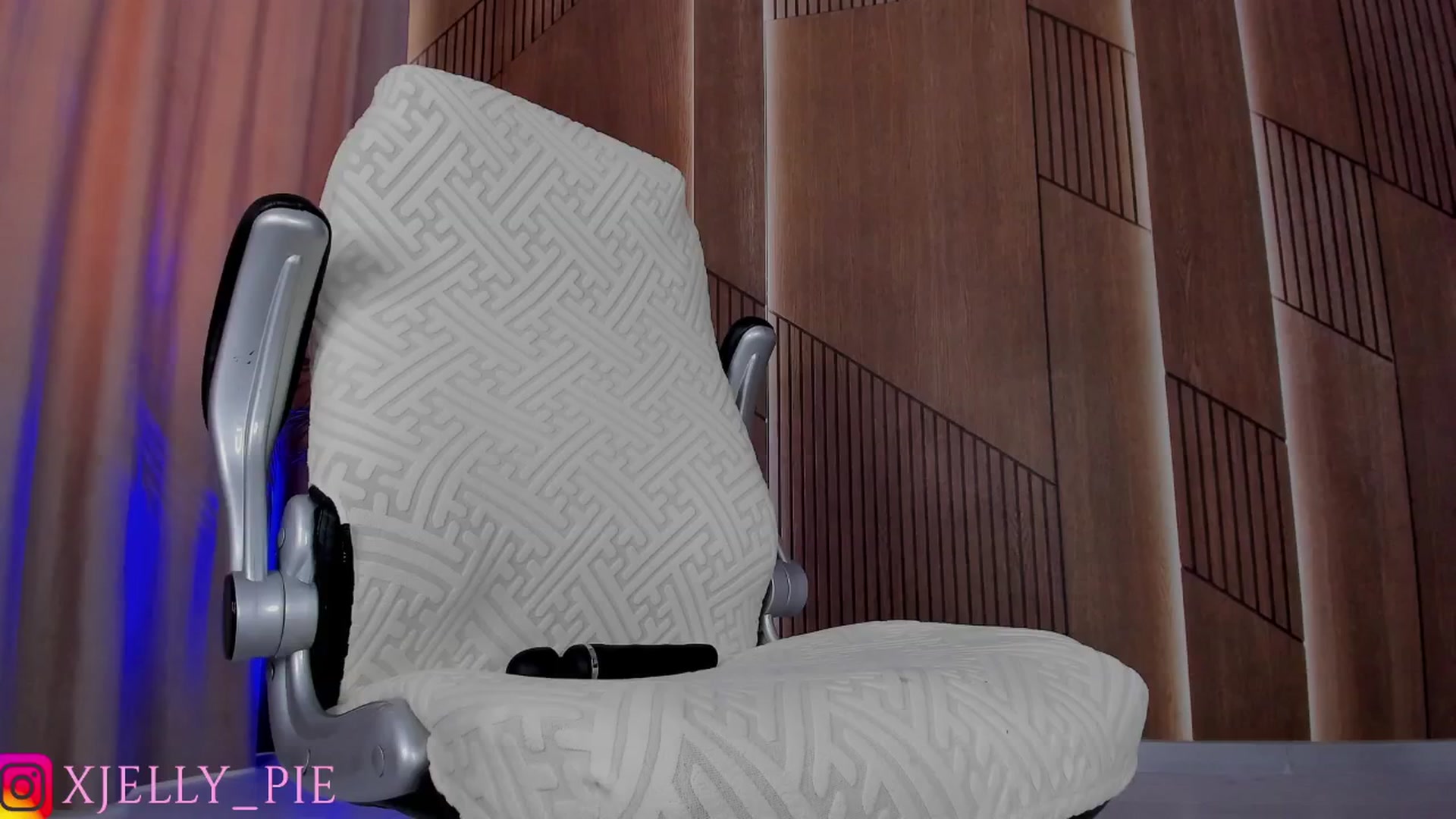 Gallery image thumbnail from JellyPie20's myfreecams stream on, 09/05/2025, 11:00 image 19 of 20