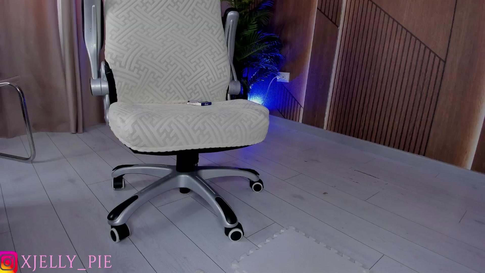 Gallery image thumbnail from JellyPie20's myfreecams stream on, 09/08/2025, 12:04 image 18 of 20