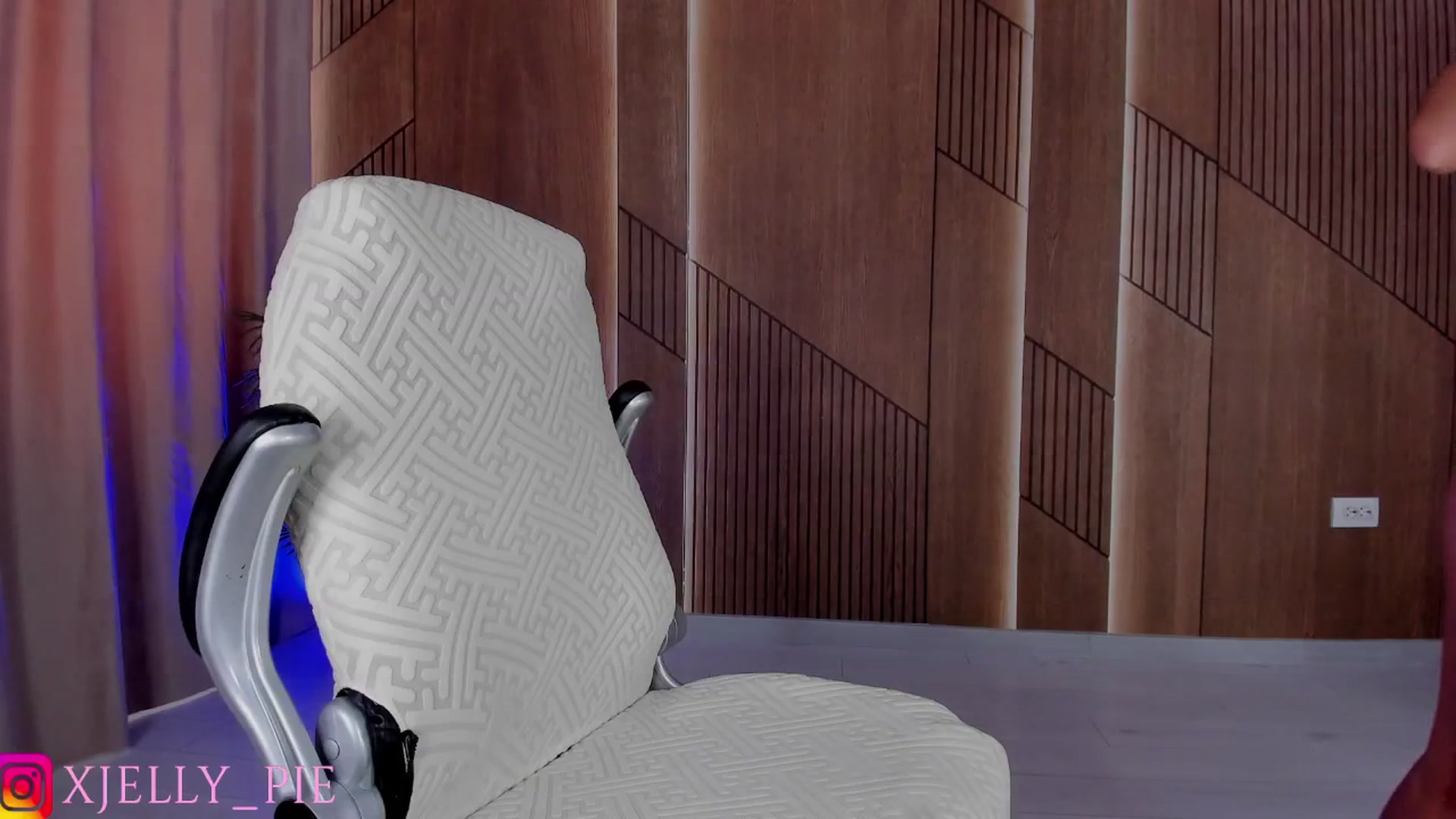 Gallery image thumbnail from JellyPie20's myfreecams stream on, 09/10/2025, 07:38 image 9 of 20