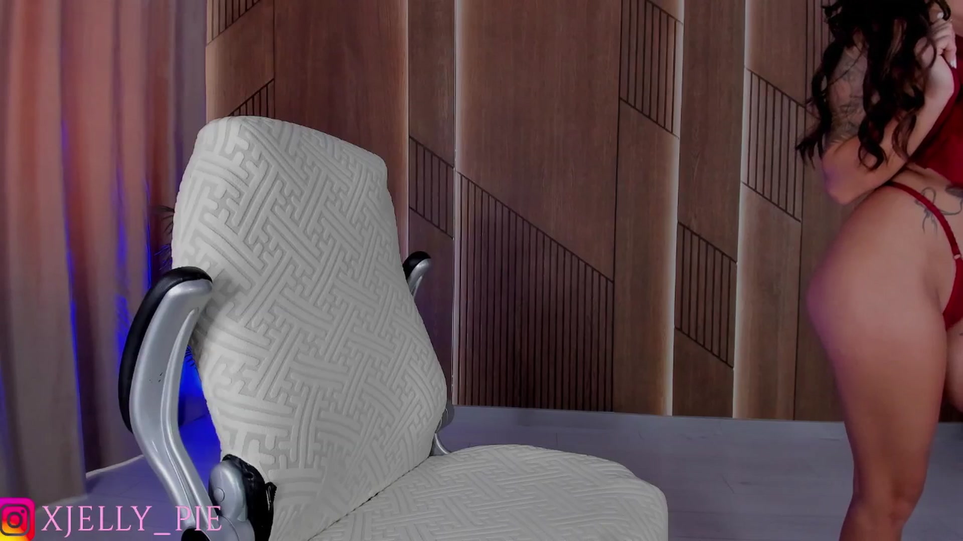 Gallery image thumbnail from JellyPie20's myfreecams stream on, 09/10/2025, 07:38 image 10 of 20