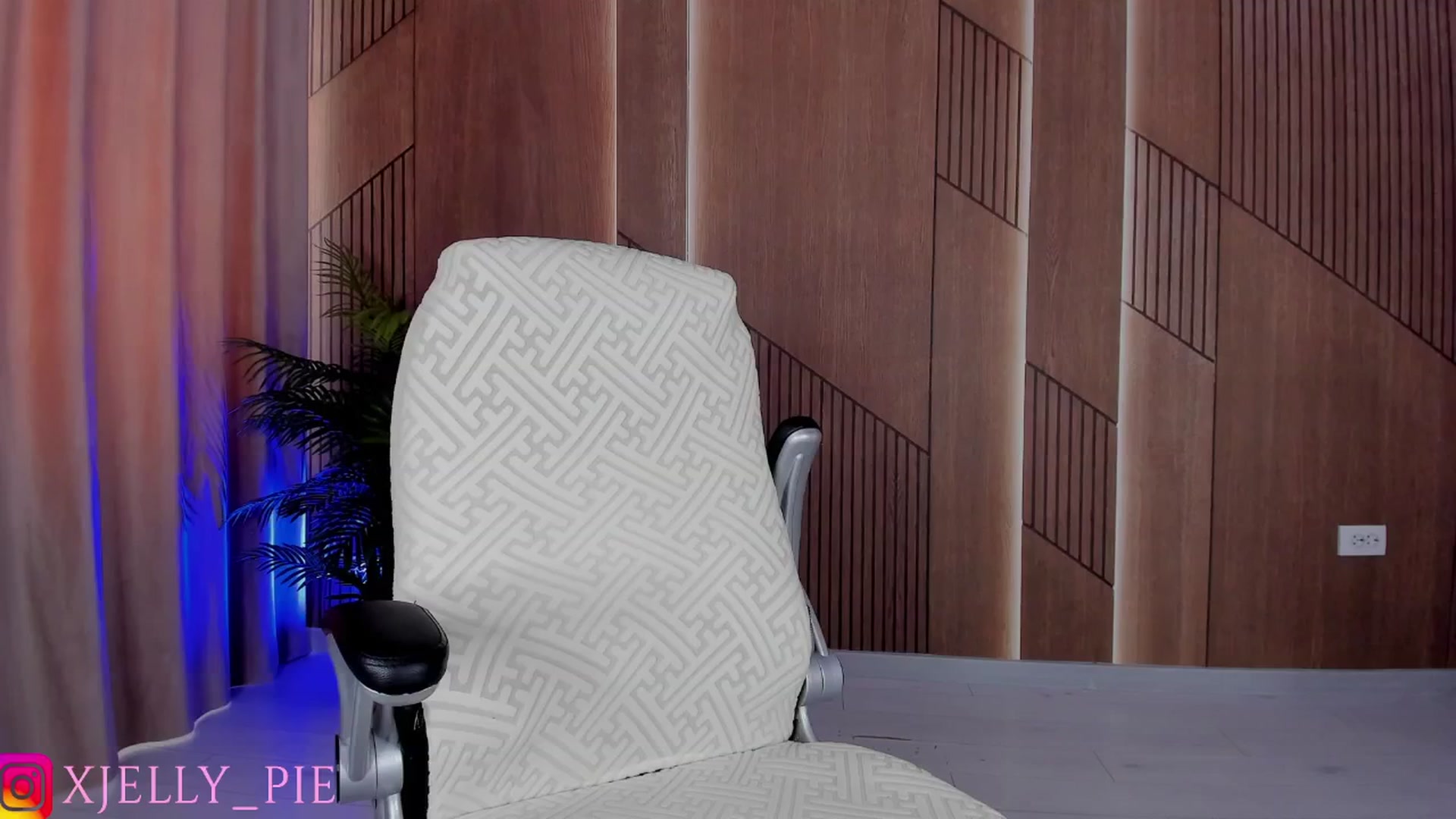 Gallery image thumbnail from JellyPie20's myfreecams stream on, 09/12/2025, 10:17 image 8 of 20