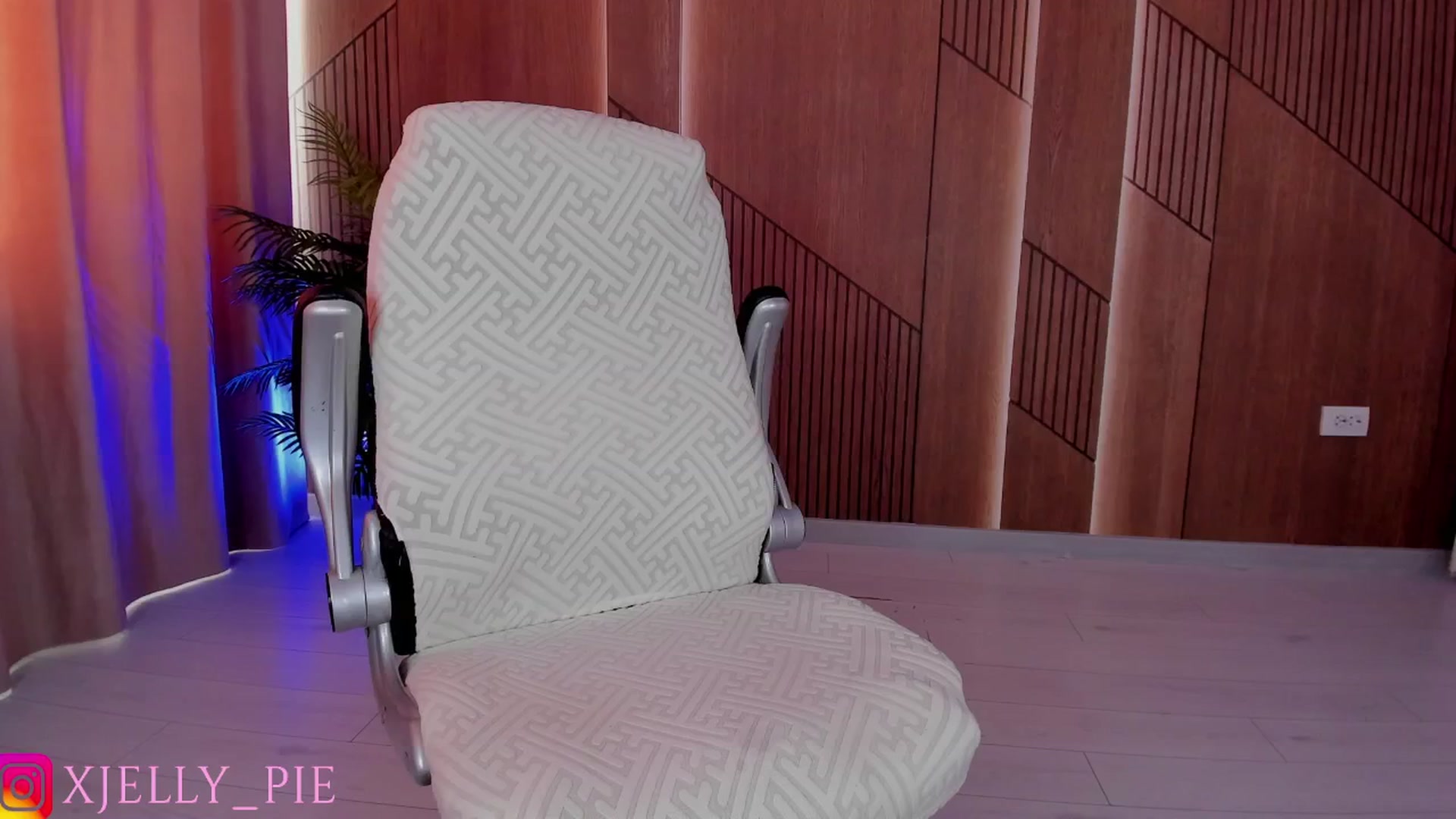 Gallery image thumbnail from JellyPie20's myfreecams stream on, 09/13/2025, 15:05 image 7 of 20