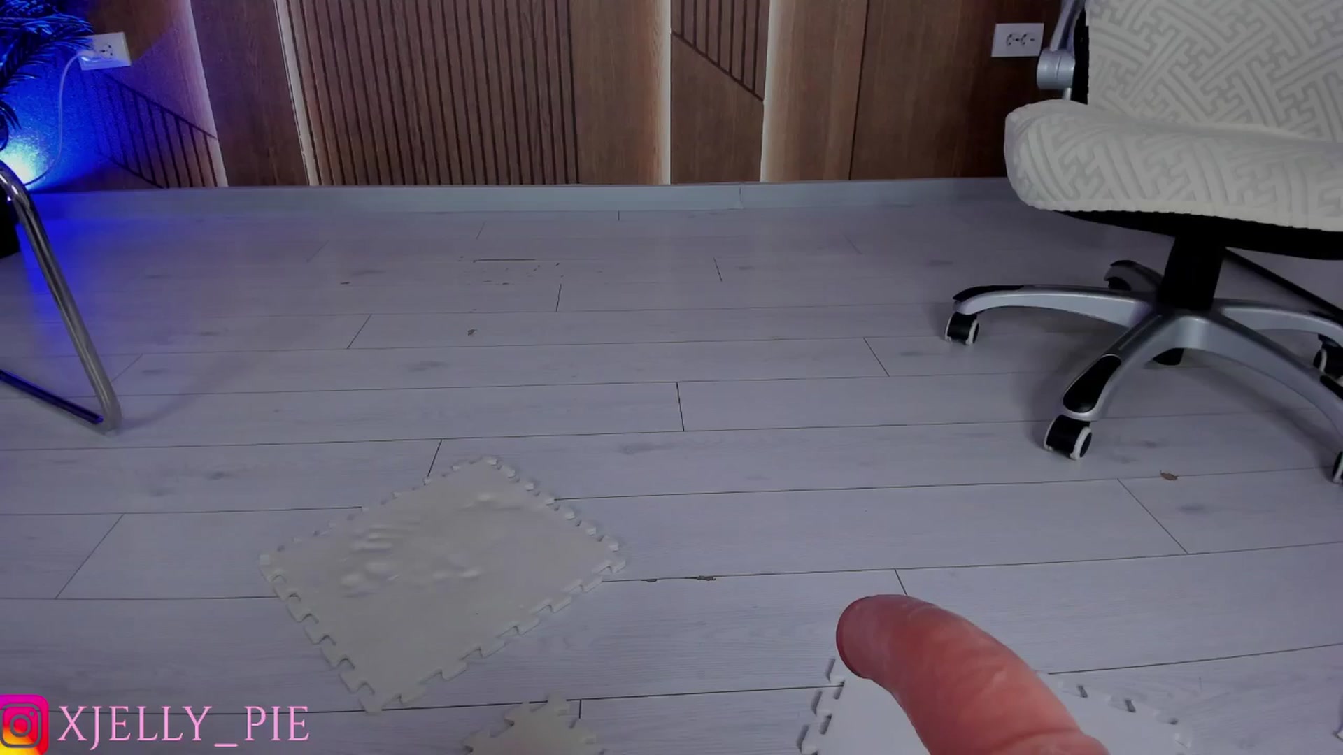 Gallery image thumbnail from JellyPie20's myfreecams stream on, 09/15/2025, 16:02 image 17 of 20