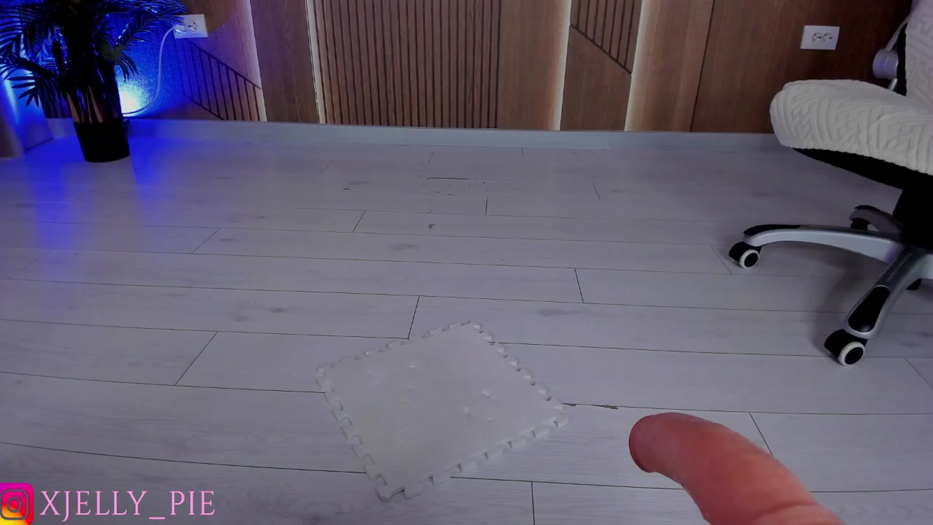 Gallery image thumbnail from JellyPie20's myfreecams stream on, 09/16/2025, 12:15 image 16 of 20