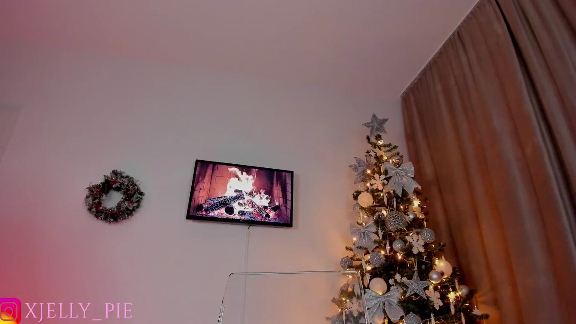 Gallery image thumbnail from JellyPie20's myfreecams stream on, 12/24/2025, 14:58 image 20 of 20