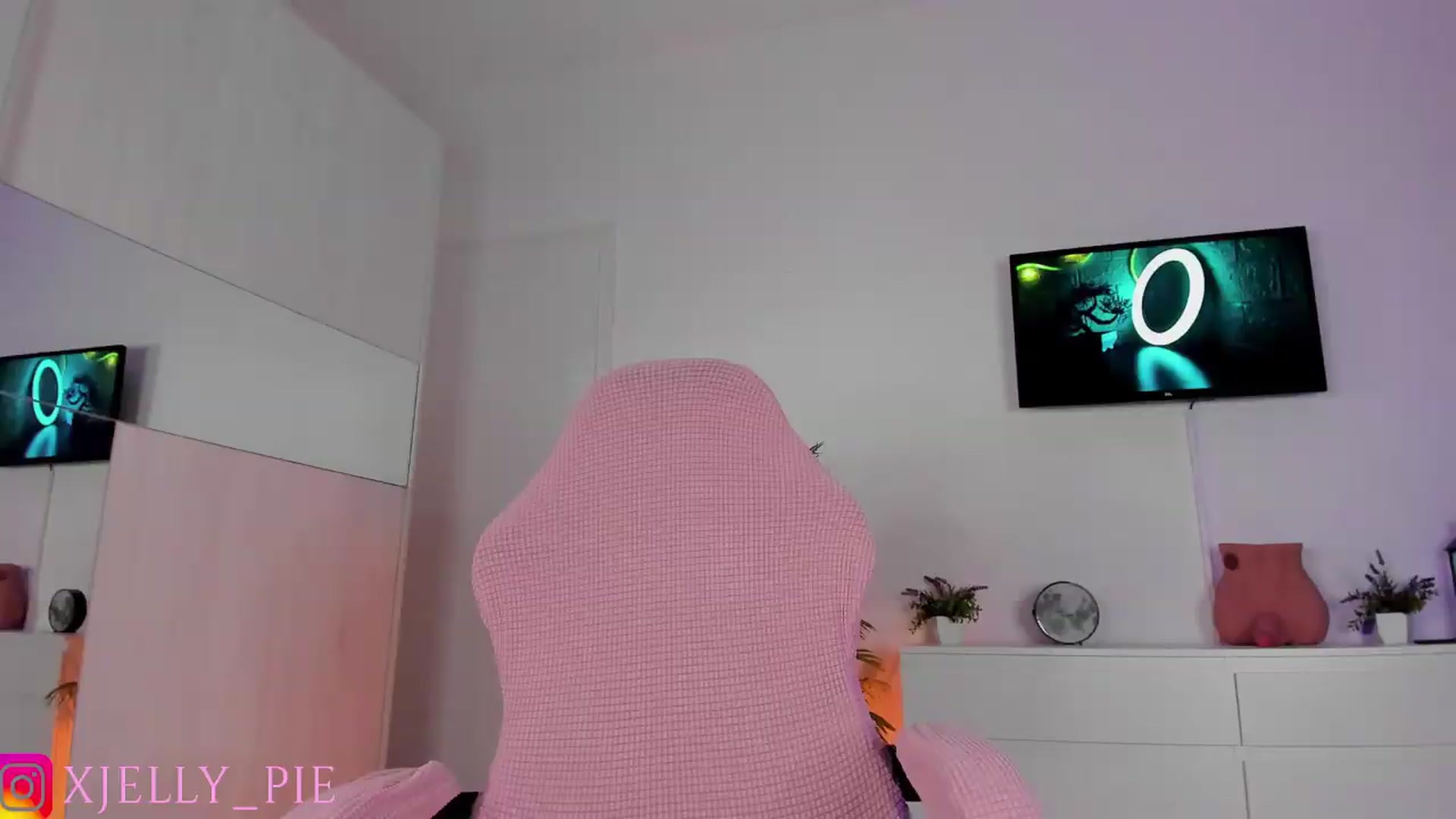 Gallery image thumbnail from JellyPie20's myfreecams stream on, 06/26/2026, 17:03 image 6 of 20