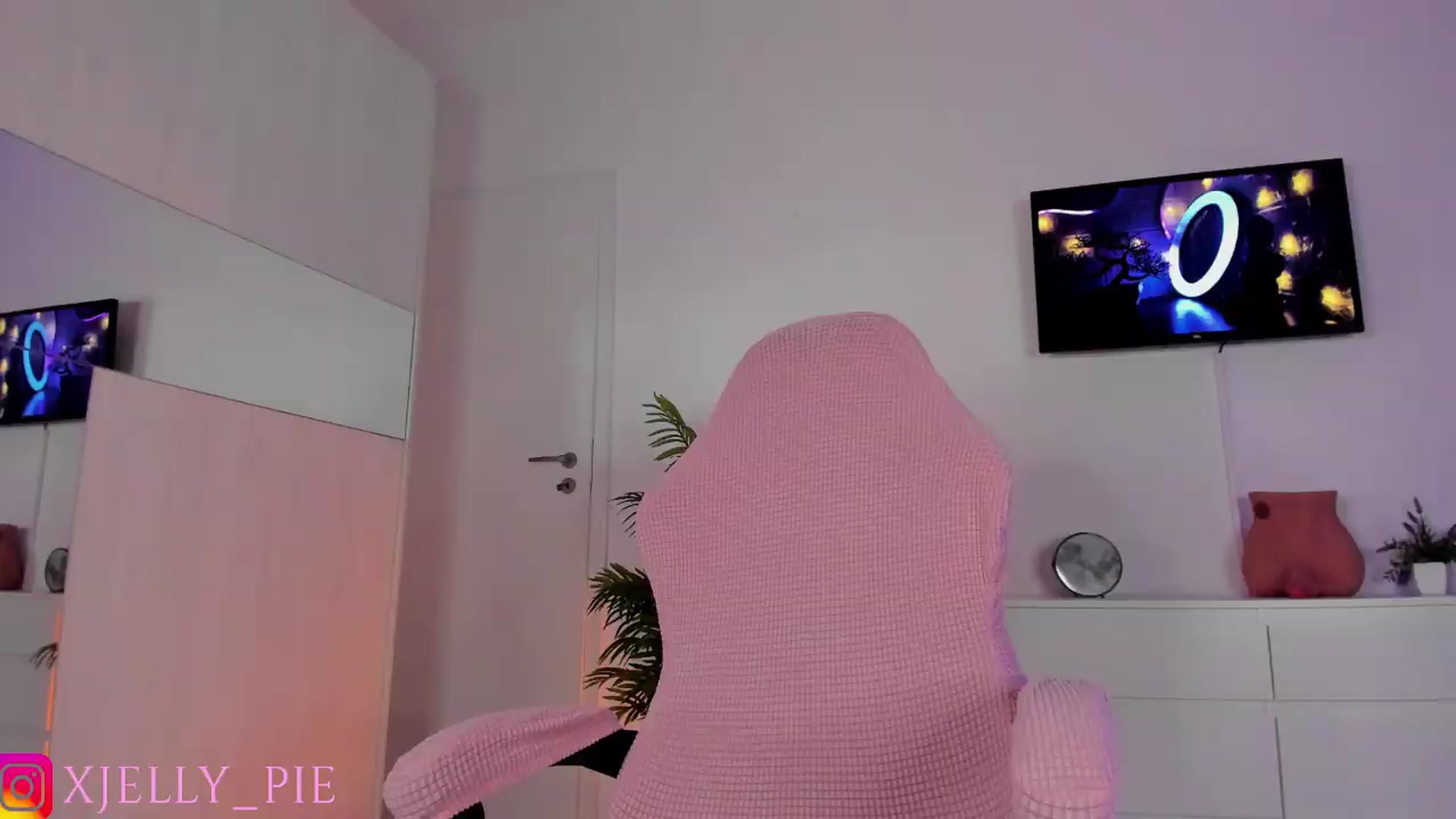 Gallery image thumbnail from JellyPie20's myfreecams stream on, 07/01/2026, 17:50 image 4 of 20
