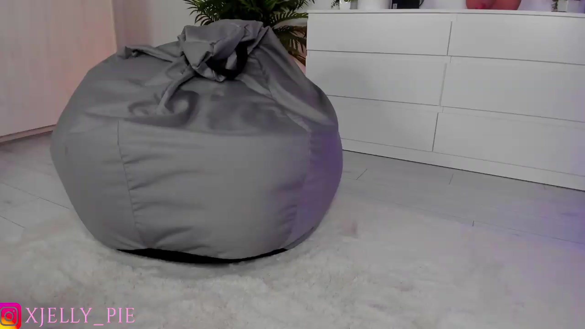 Gallery image thumbnail from JellyPie20's myfreecams stream on, 07/19/2026, 17:30 image 5 of 20