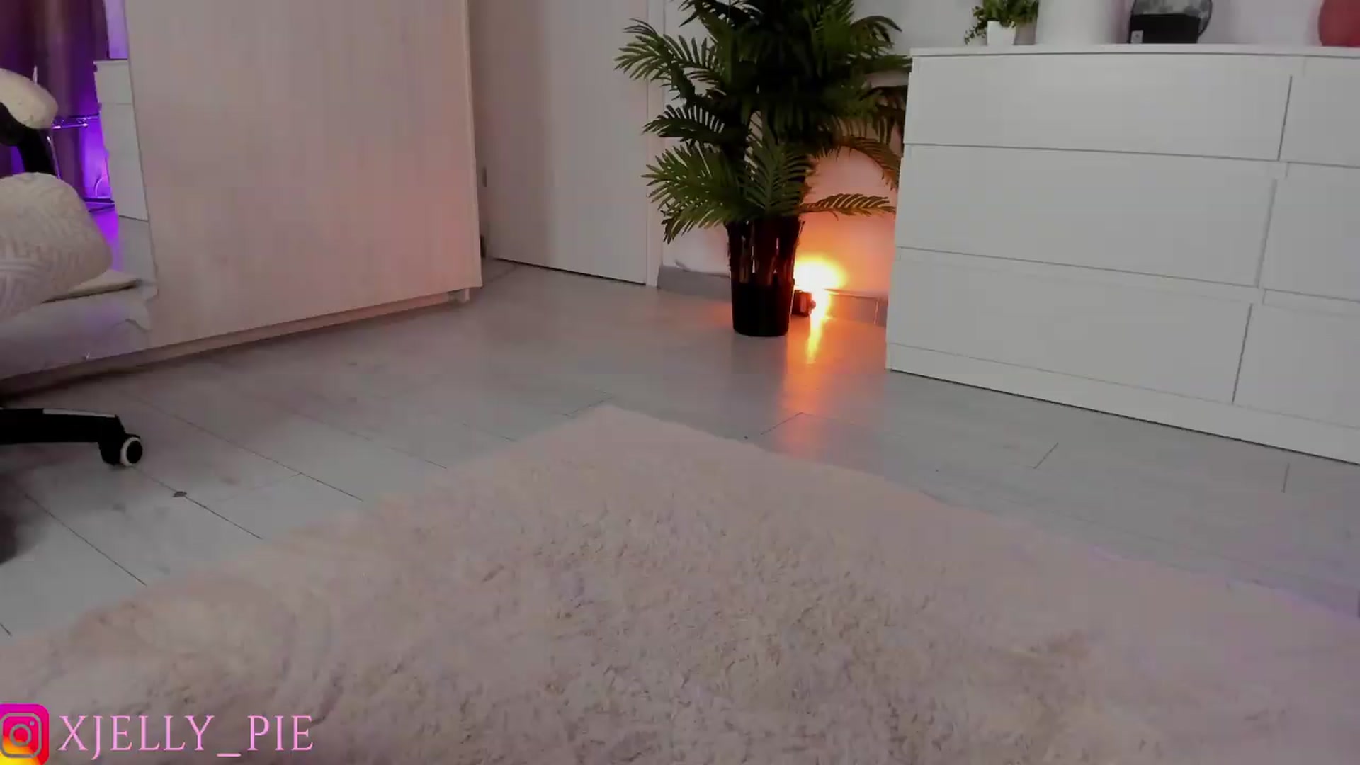Gallery image thumbnail from JellyPie20's myfreecams stream on, 07/20/2026, 17:23 image 10 of 20