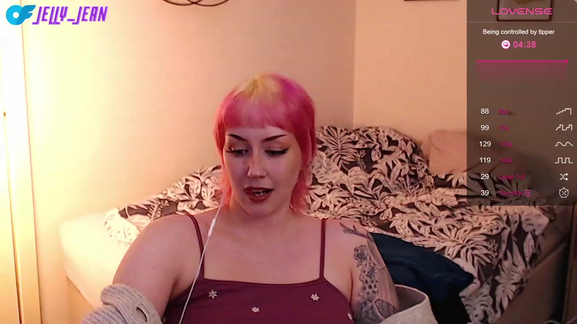 Gallery image thumbnail from Jelly_Jean's myfreecams stream on, 09/16/2023, 17:04 image 13 of 20