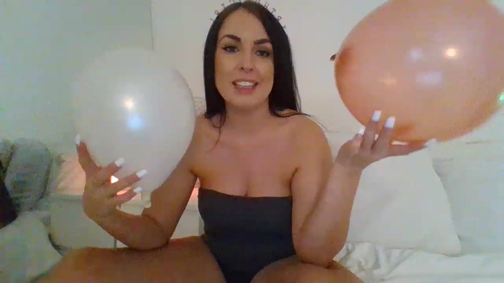 Gallery image thumbnail from Jendrizzy's myfreecams stream on, 11/24/2022, 24:43 image 4 of 20