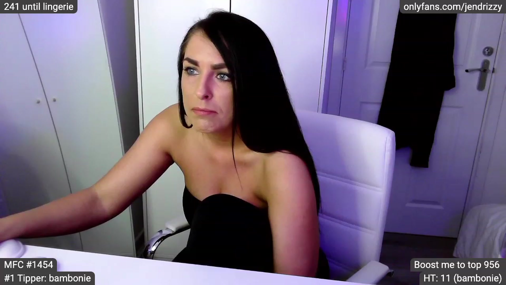 Gallery image thumbnail from Jendrizzy's myfreecams stream on, 04/14/2023, 20:36 image 17 of 20