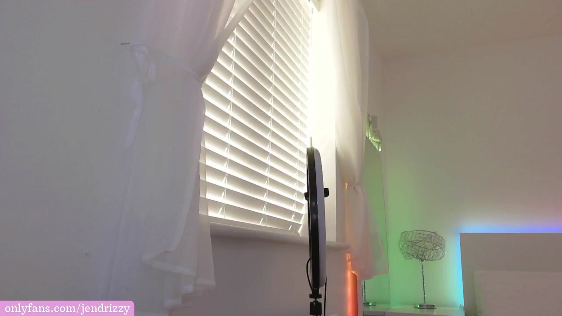 Gallery image thumbnail from Jendrizzy's myfreecams stream on, 05/05/2024, 17:33 image 6 of 20