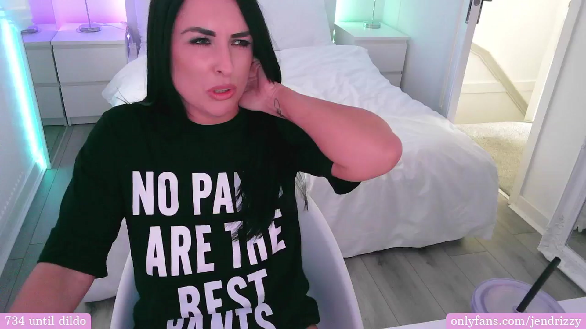 Gallery image thumbnail from Jendrizzy's myfreecams stream on, 05/25/2024, 17:59 image 8 of 20