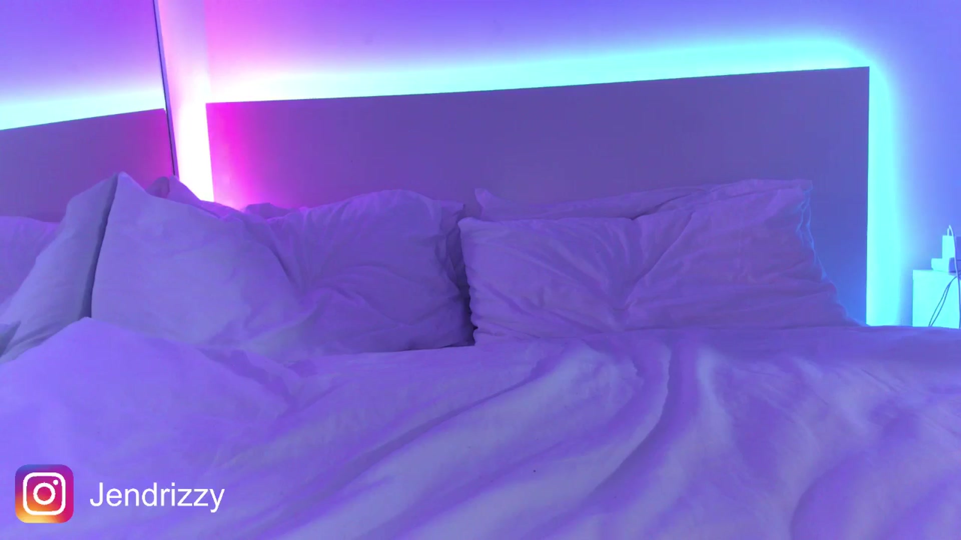Gallery image thumbnail from Jendrizzy's myfreecams stream on, 11/23/2025, 19:28 image 13 of 20