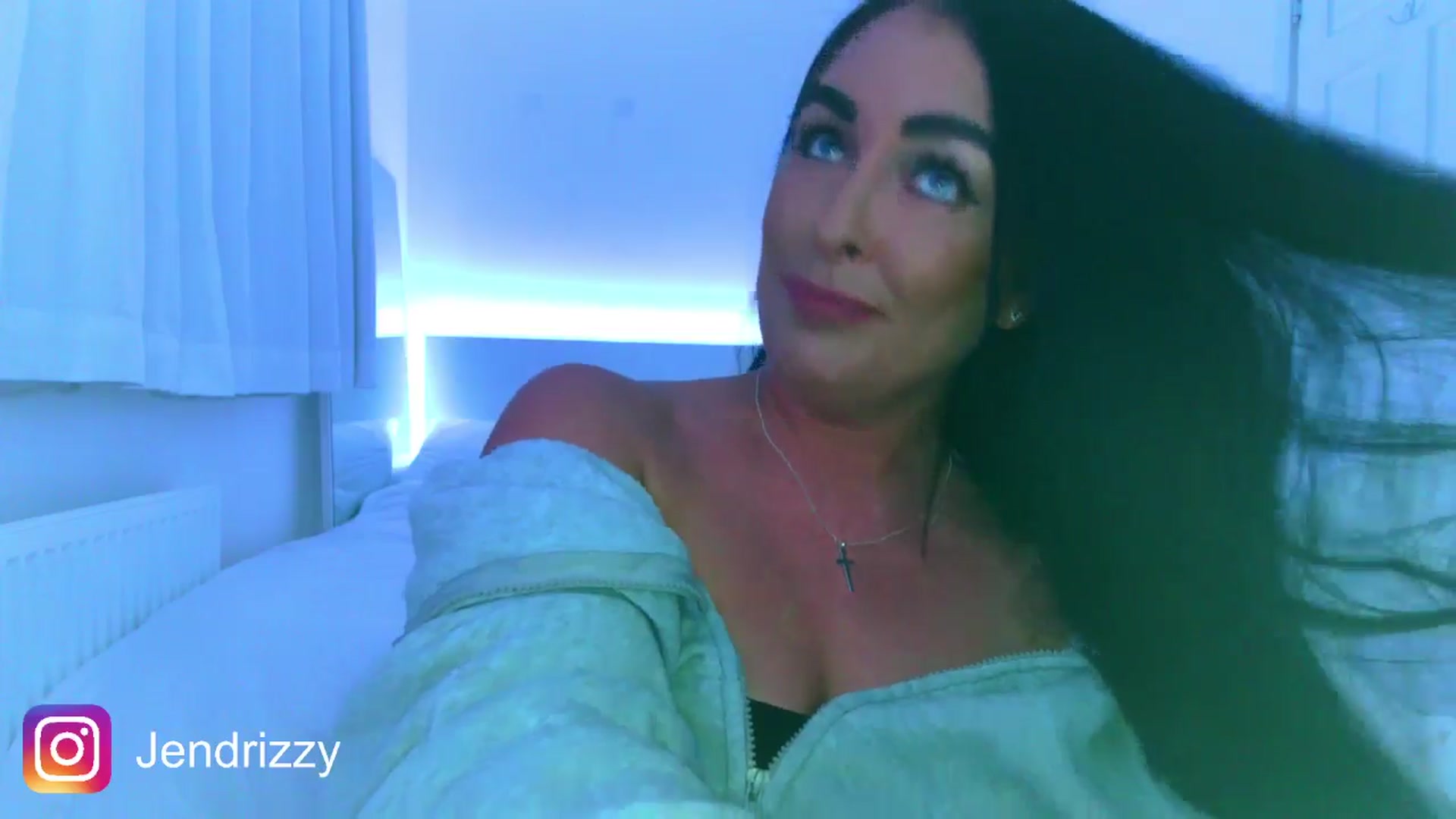 Gallery image thumbnail from Jendrizzy's myfreecams stream on, 01/11/2026, 21:17 image 4 of 20