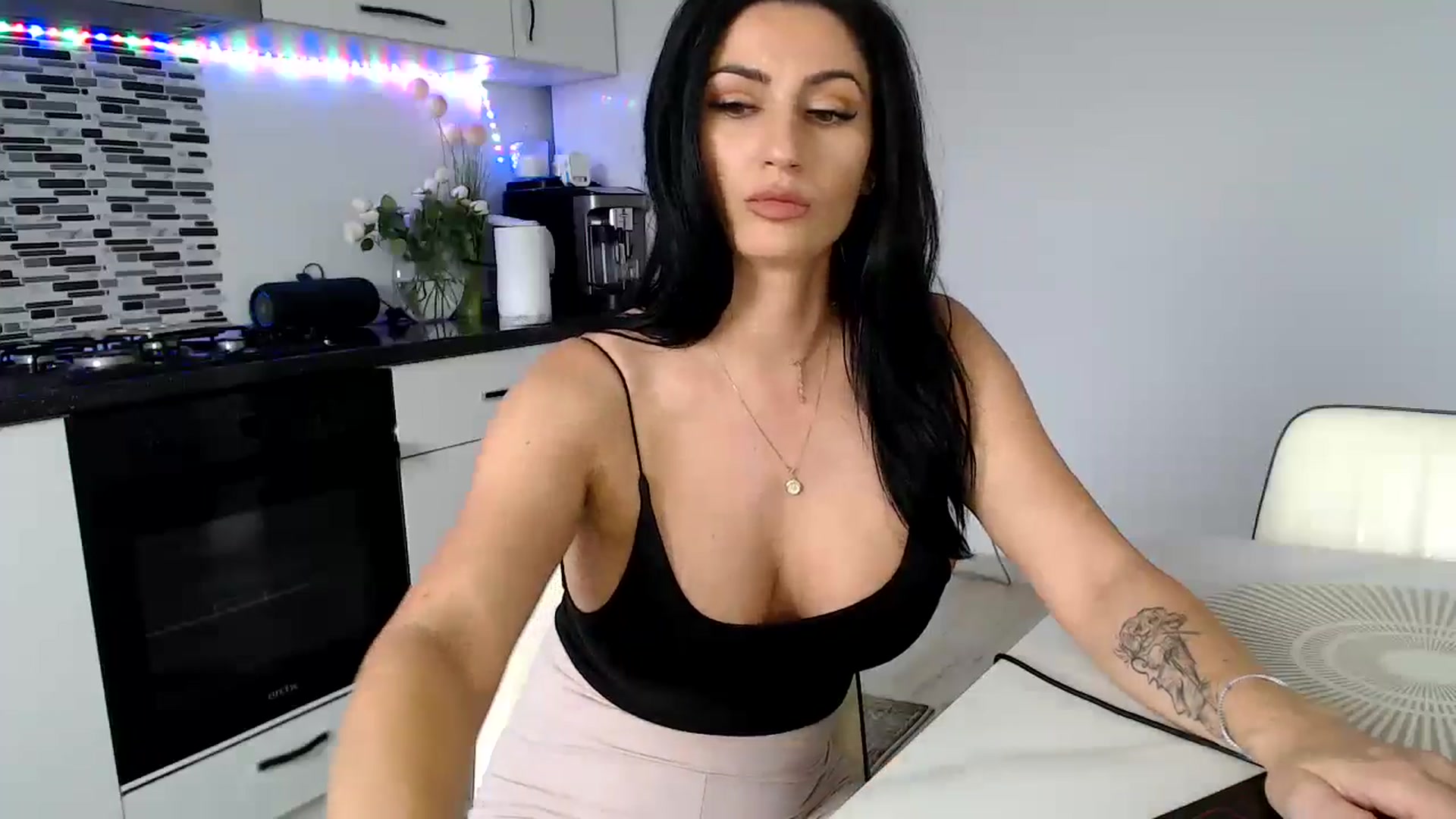 Gallery image thumbnail from JeniferJain's myfreecams stream on, 10/10/2024, 09:00 image 11 of 20