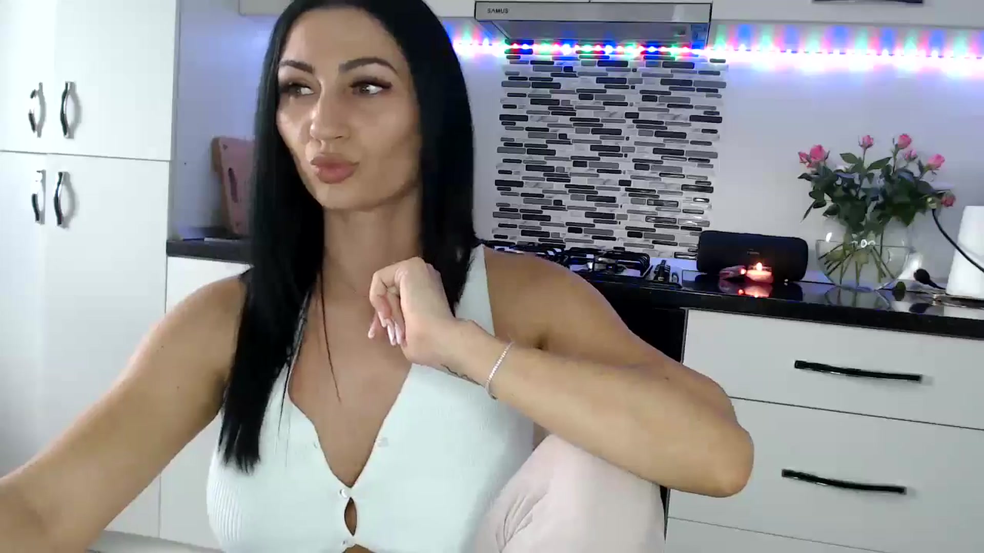 Gallery image thumbnail from JeniferJain's myfreecams stream on, 10/16/2024, 07:44 image 19 of 20