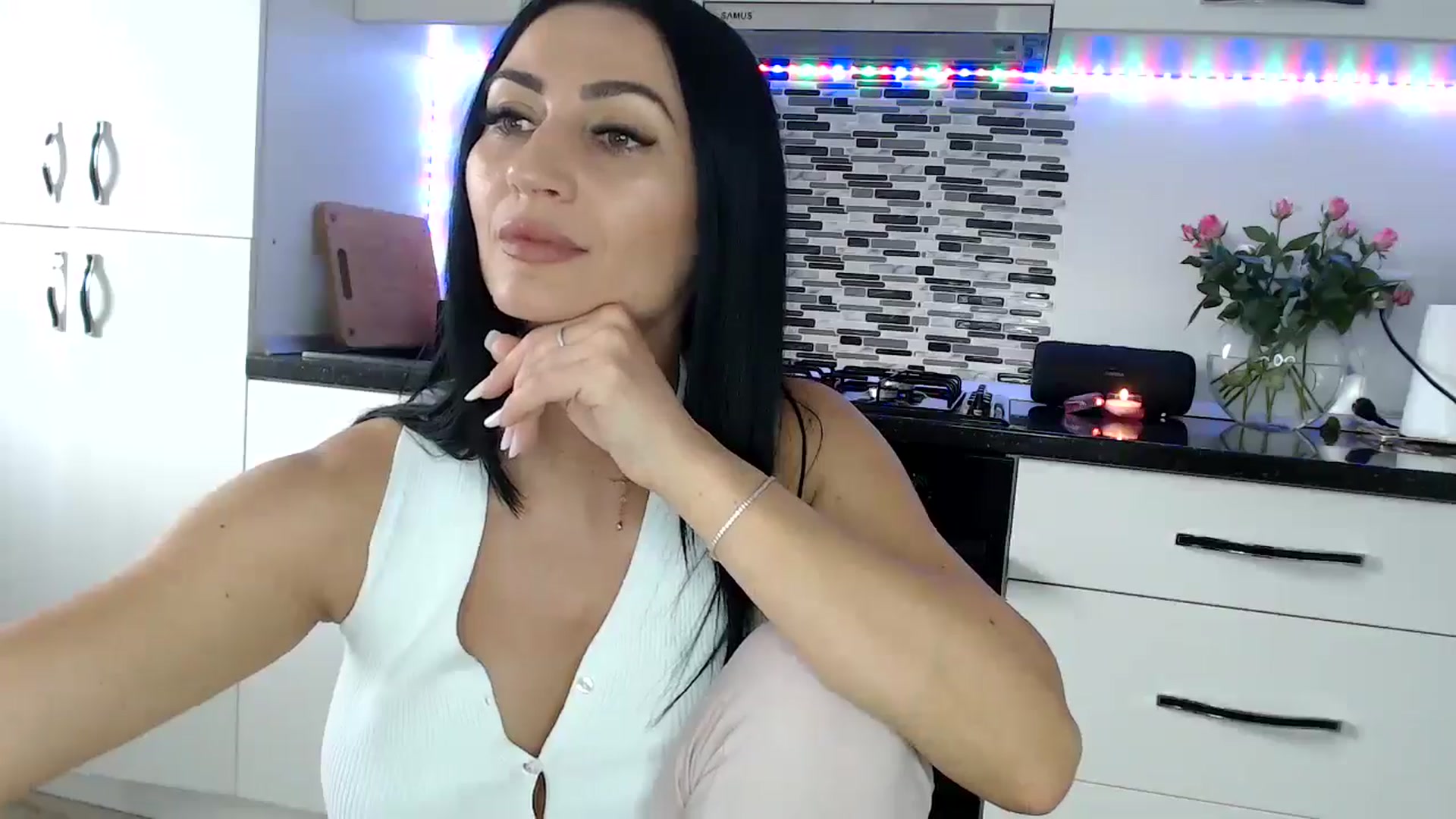 Gallery image thumbnail from JeniferJain's myfreecams stream on, 10/16/2024, 07:44 image 17 of 20