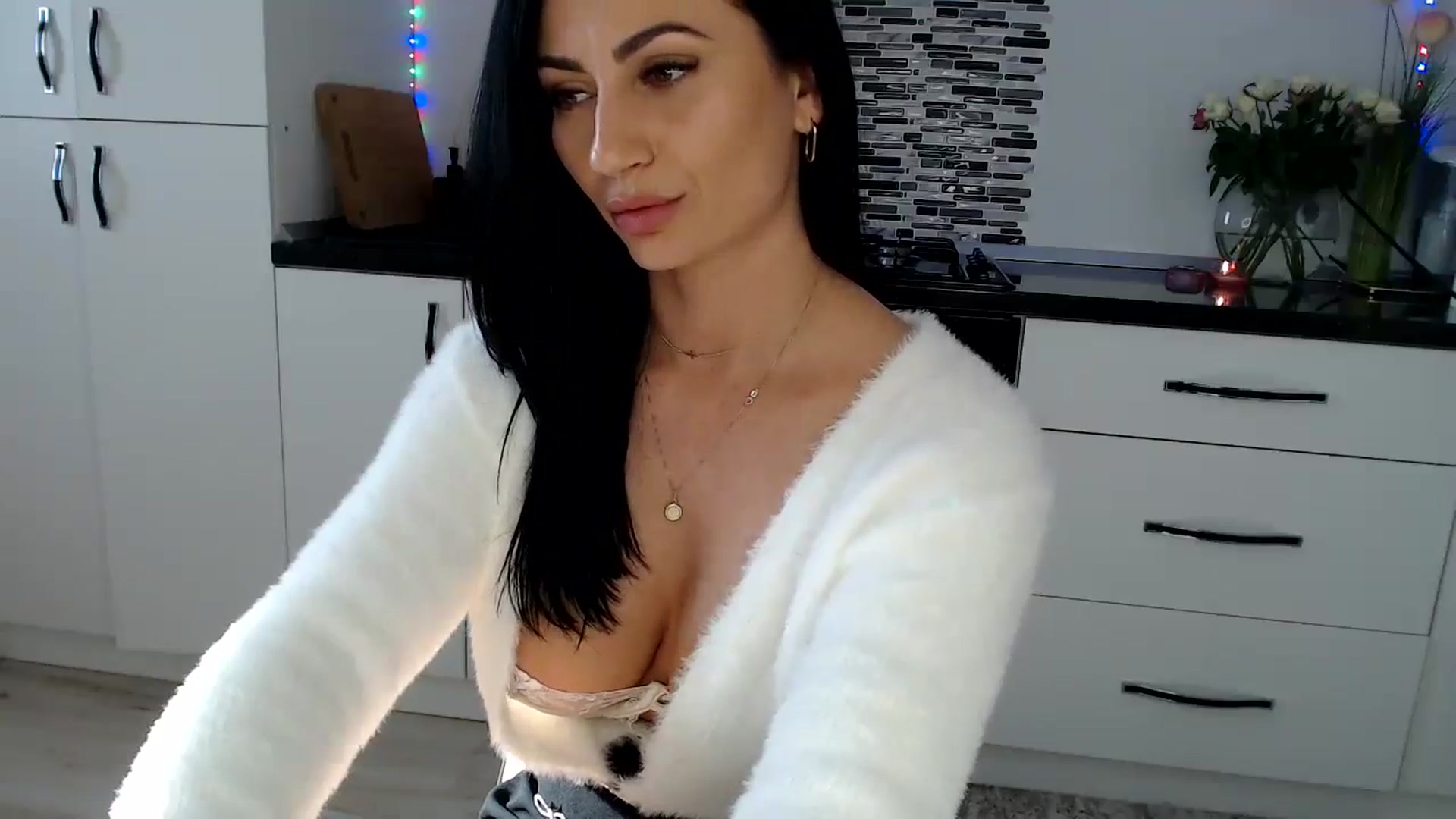 Gallery image thumbnail from JeniferJain's myfreecams stream on, 10/21/2024, 09:28 image 12 of 20