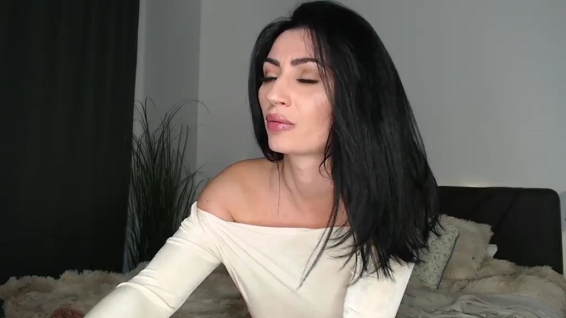 Gallery image thumbnail from JeniferJain's myfreecams stream on, 11/21/2025, 11:17 image 7 of 20