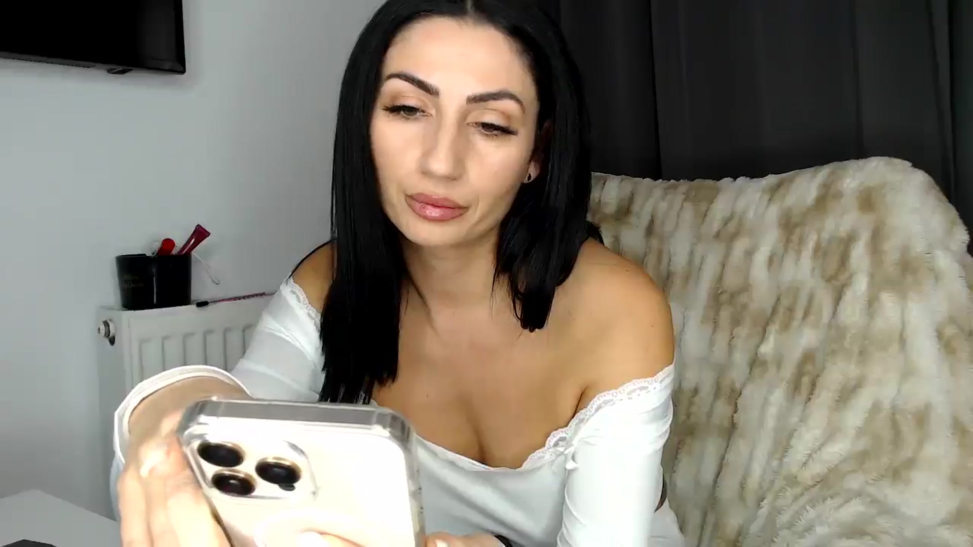 Gallery image thumbnail from JeniferJain's myfreecams stream on, 12/09/2025, 12:46 image 15 of 20
