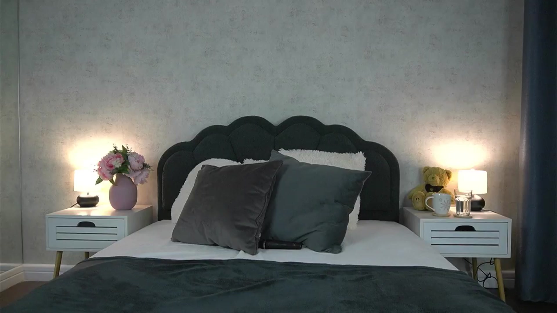 Gallery image thumbnail from JeniferS's myfreecams stream on, 09/29/2025, 07:58 image 18 of 20