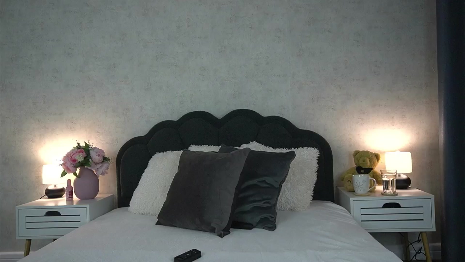 Gallery image thumbnail from JeniferS's myfreecams stream on, 09/30/2025, 11:21 image 1 of 20