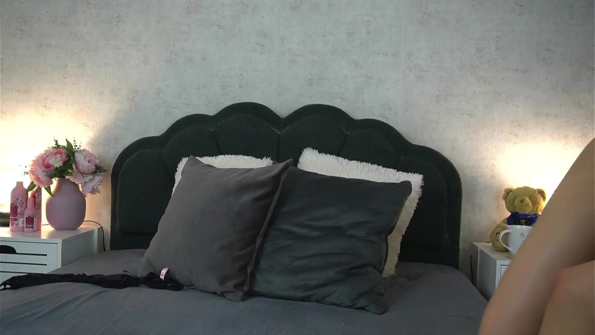 Gallery image thumbnail from JeniferS's myfreecams stream on, 10/10/2025, 12:34 image 5 of 20
