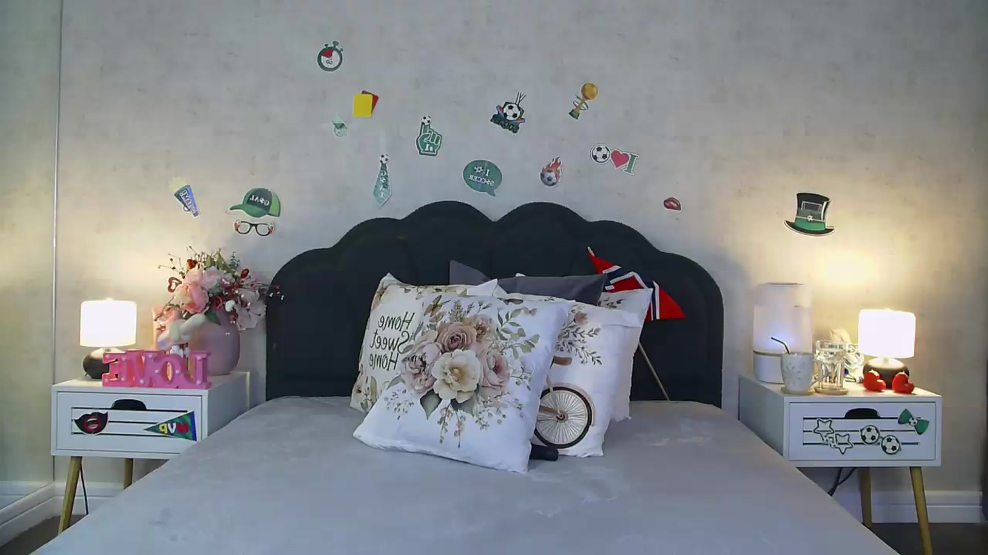 Gallery image thumbnail from JeniferS's myfreecams stream on, 07/14/2026, 10:03 image 8 of 20