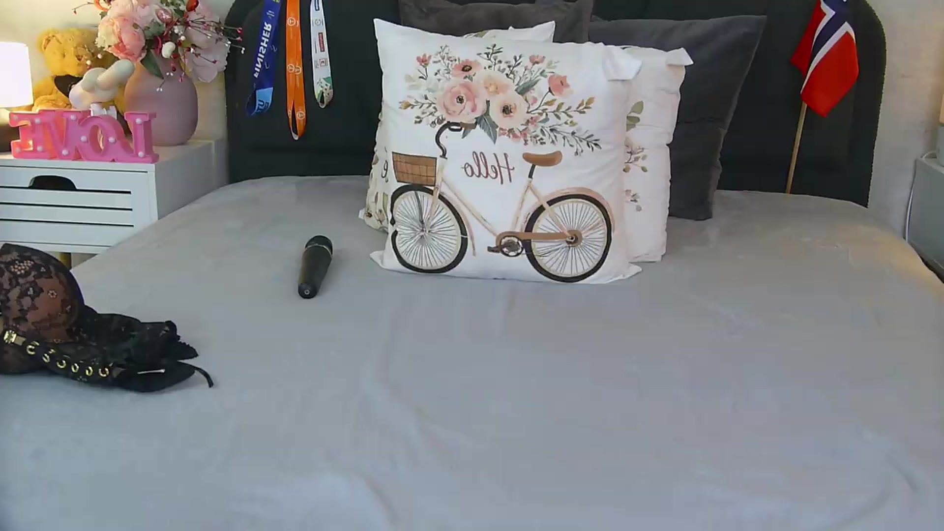 Gallery image thumbnail from JeniferS's myfreecams stream on, 09/11/2026, 12:11 image 12 of 20