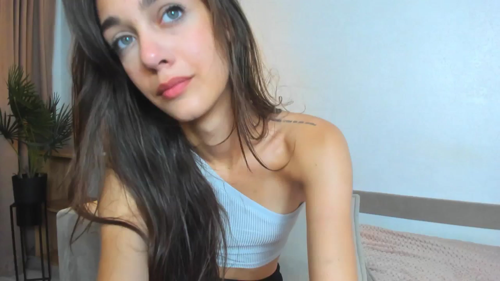 Gallery image thumbnail from Jeniferr_Star's myfreecams stream on, 07/16/2025, 01:23 image 14 of 20