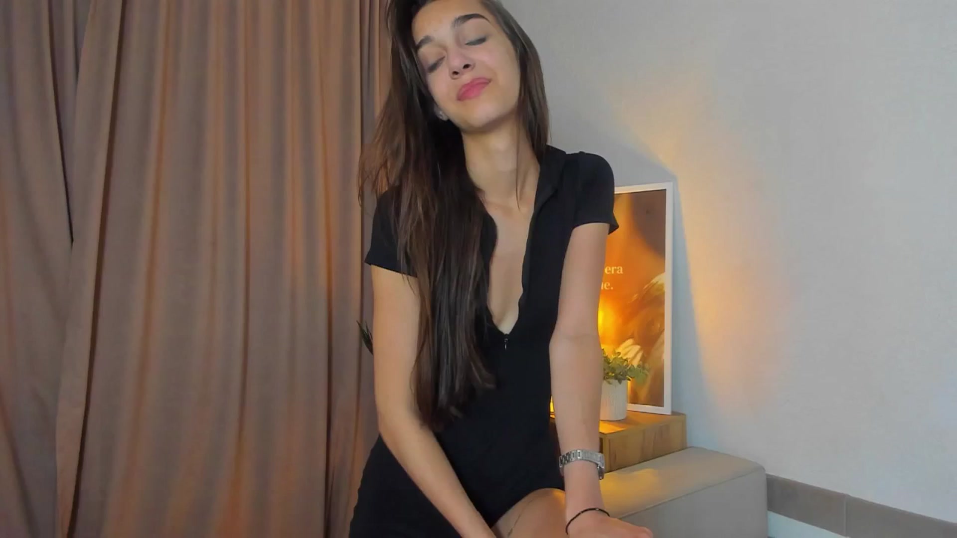 Gallery image thumbnail from Jeniferr_Star's myfreecams stream on, 07/24/2025, 24:37 image 6 of 20