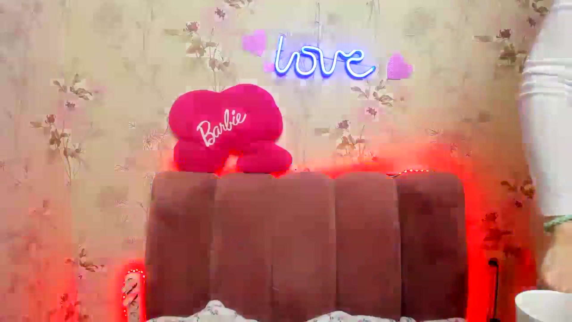 Gallery image thumbnail from JenifferBrown's myfreecams stream on, 03/16/2024, 11:22 image 3 of 20