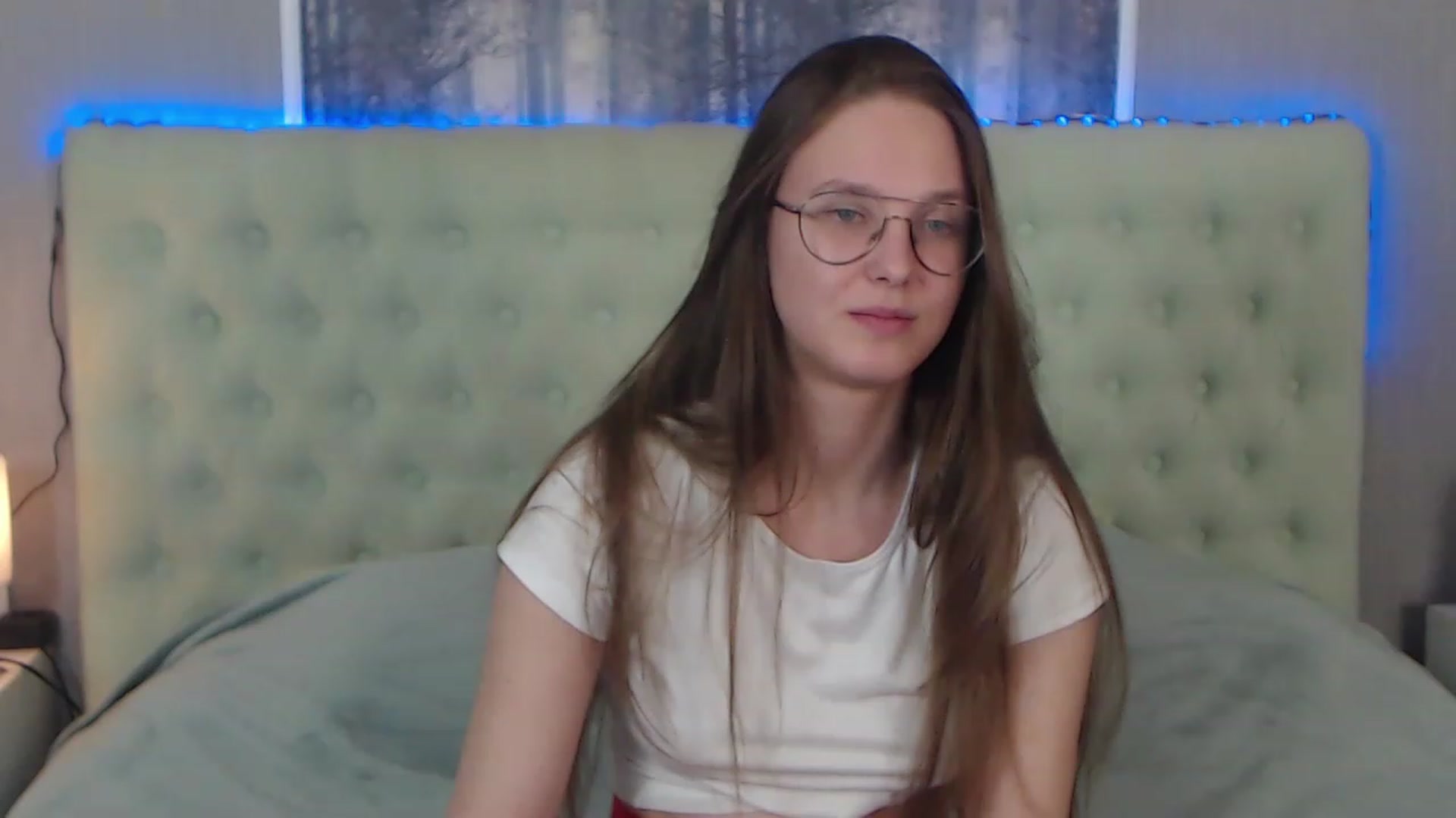 Gallery image thumbnail from JenifferLux's myfreecams stream on, 12/01/2022, 14:32 image 15 of 20