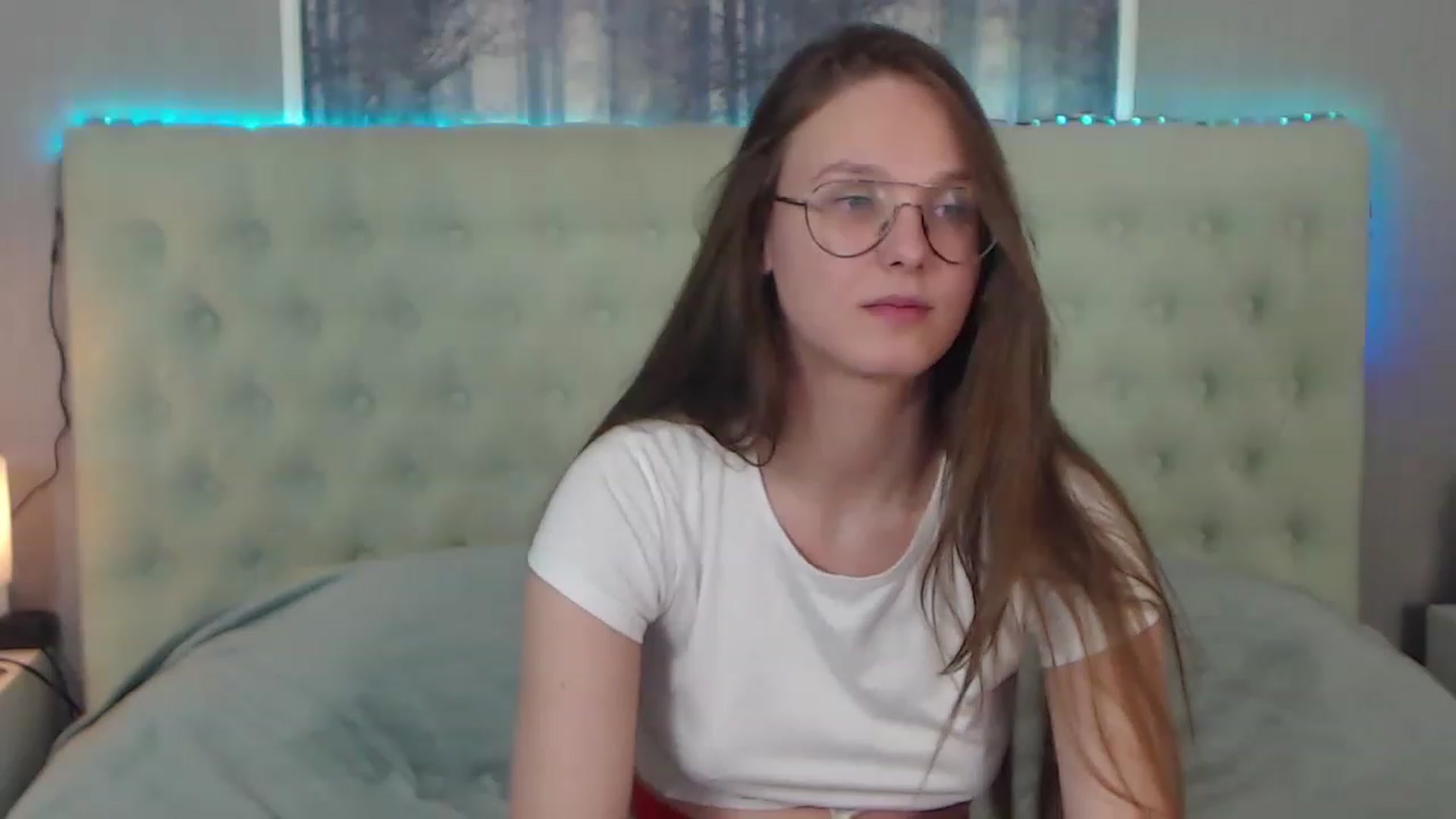 Gallery image thumbnail from JenifferLux's myfreecams stream on, 12/01/2022, 14:32 image 8 of 20