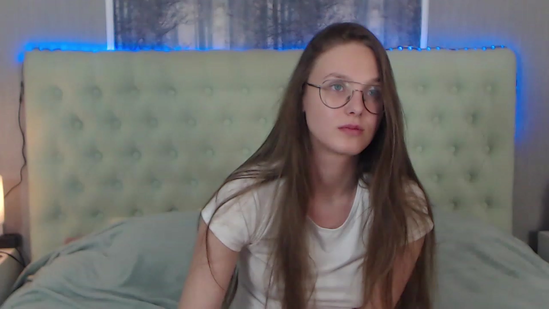 Gallery image thumbnail from JenifferLux's myfreecams stream on, 12/01/2022, 15:57 image 7 of 20