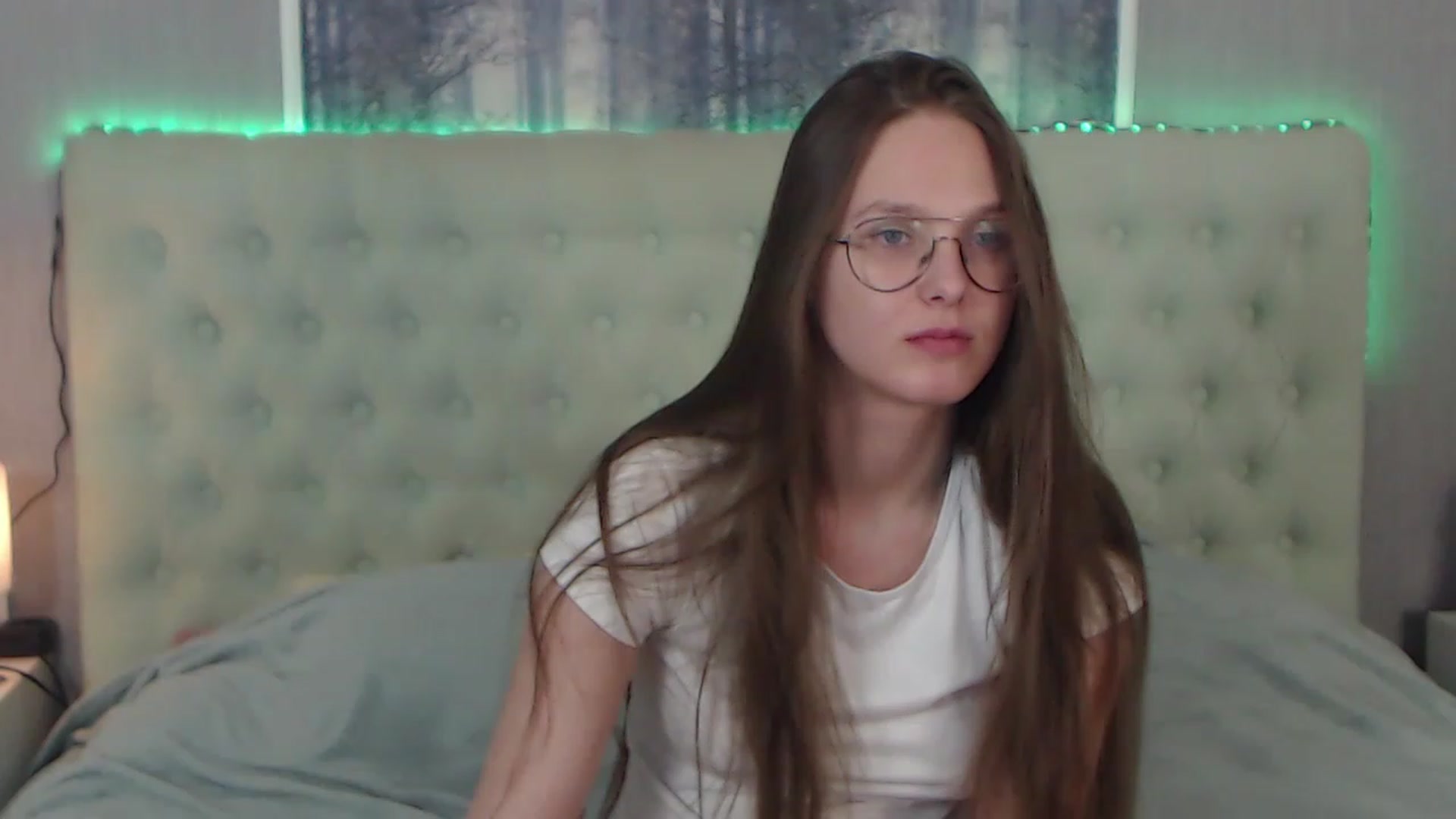 Gallery image thumbnail from JenifferLux's myfreecams stream on, 12/01/2022, 15:57 image 3 of 20