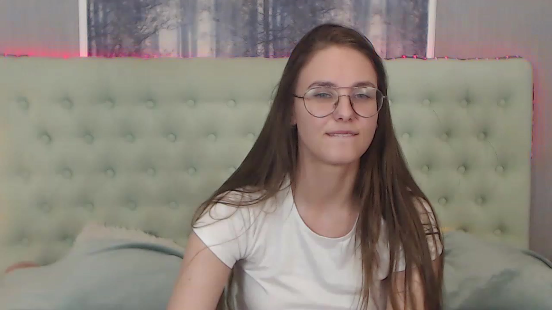 Gallery image thumbnail from JenifferLux's myfreecams stream on, 12/02/2022, 18:13 image 19 of 20