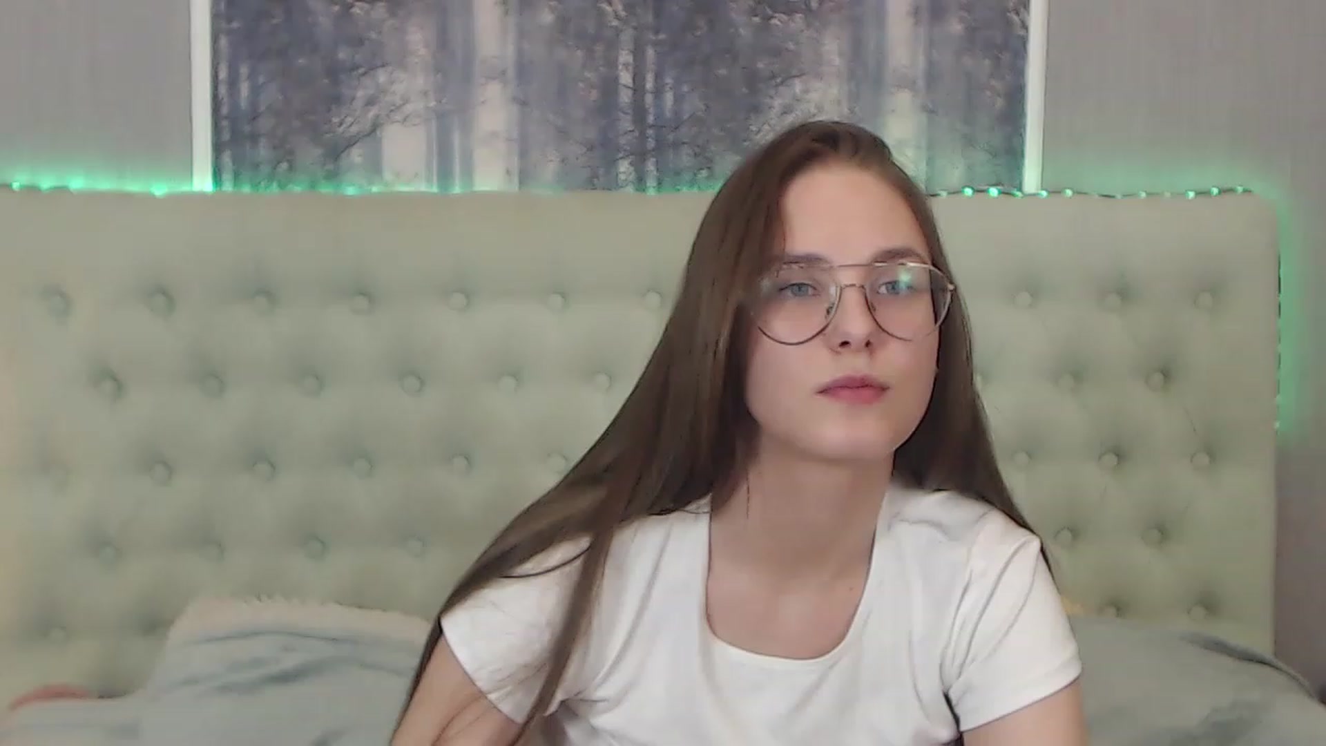 Gallery image thumbnail from JenifferLux's myfreecams stream on, 12/02/2022, 18:13 image 1 of 20