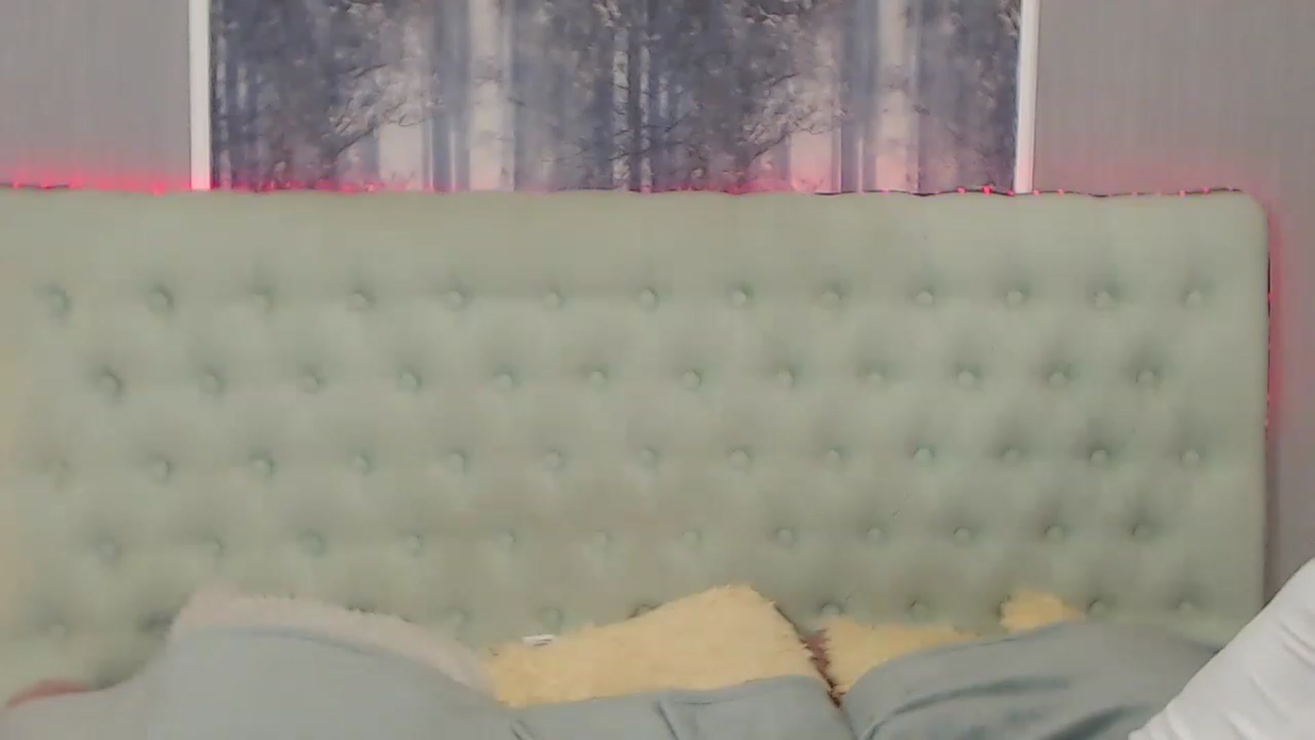 Gallery image thumbnail from JenifferLux's myfreecams stream on, 12/02/2022, 18:13 image 15 of 20