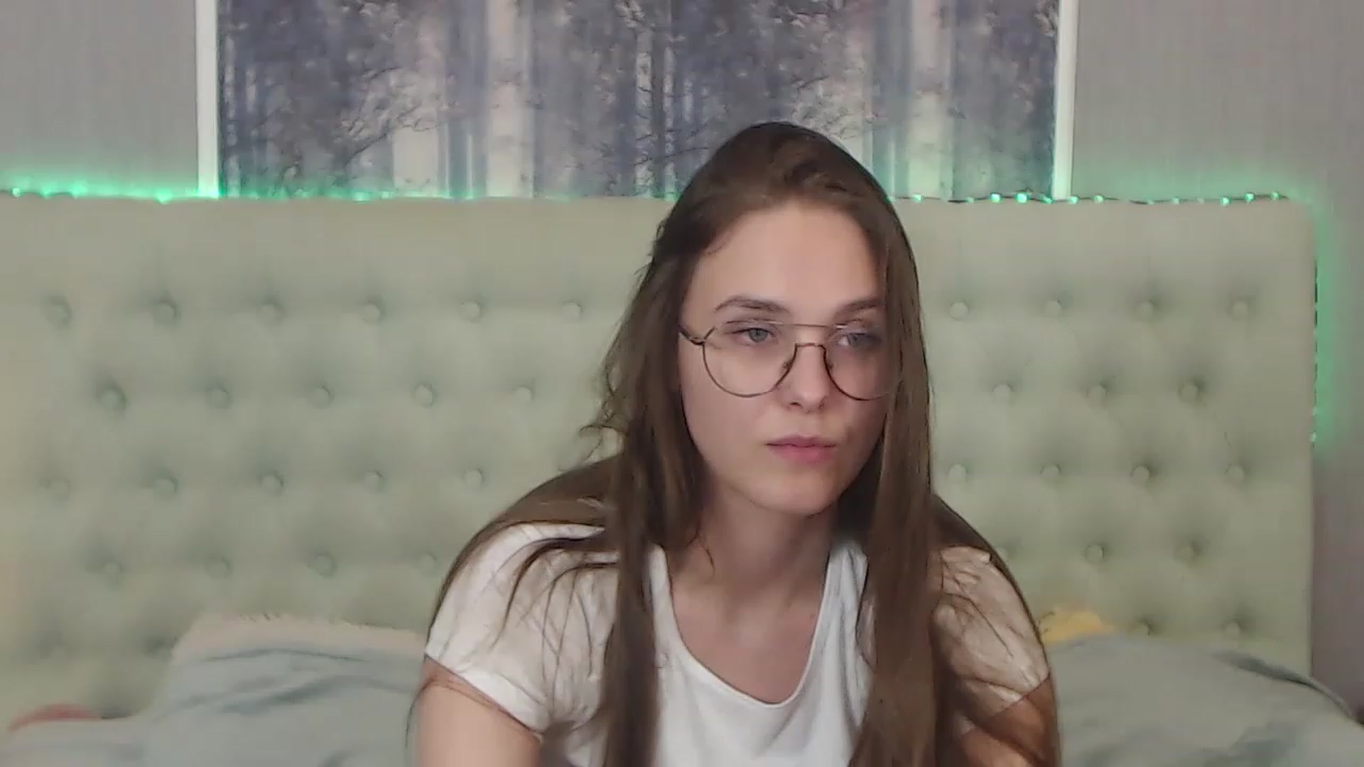Gallery image thumbnail from JenifferLux's myfreecams stream on, 12/02/2022, 18:13 image 8 of 20