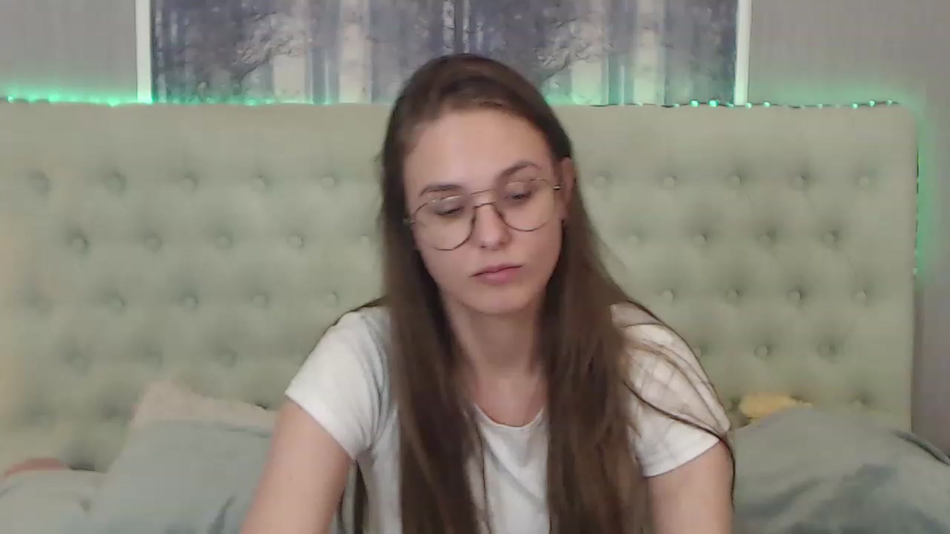 Gallery image thumbnail from JenifferLux's myfreecams stream on, 12/02/2022, 18:52 image 18 of 20