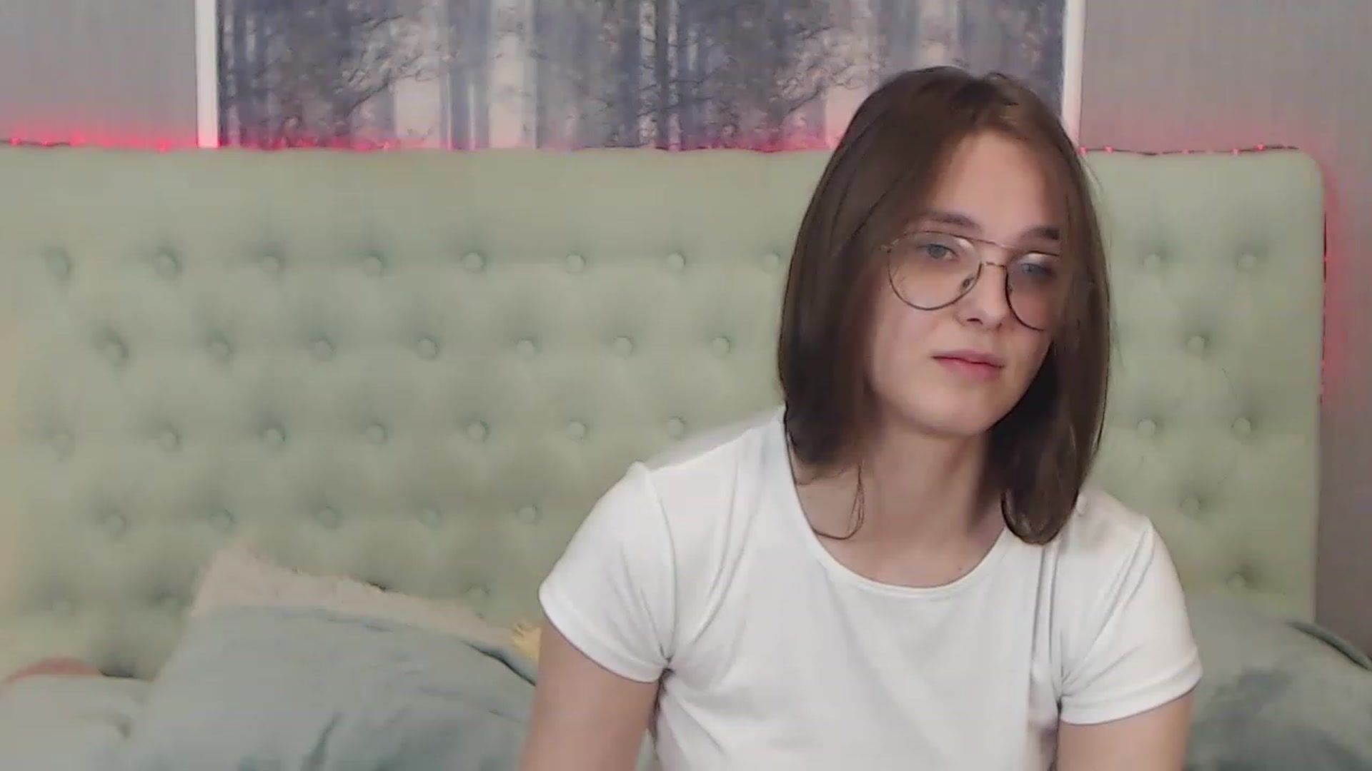 Gallery image thumbnail from JenifferLux's myfreecams stream on, 12/02/2022, 18:52 image 1 of 20