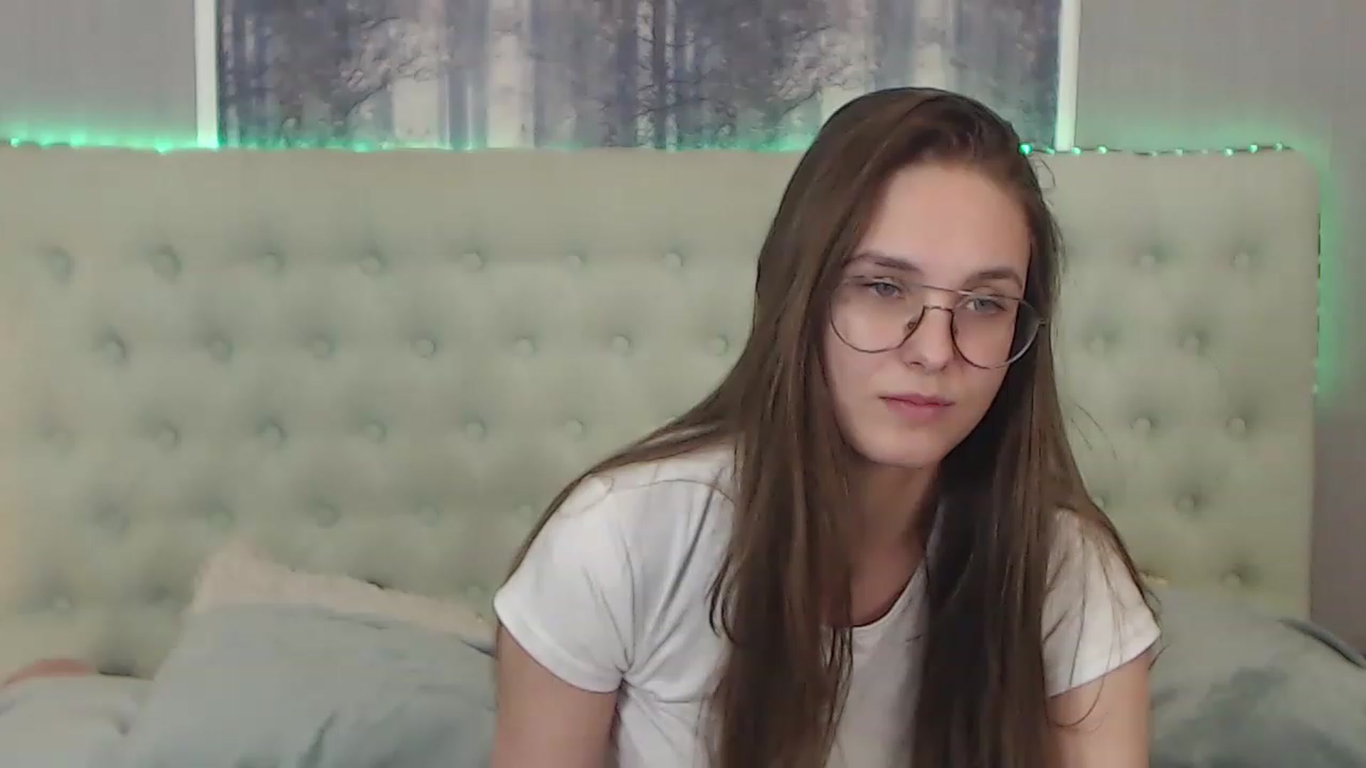 Gallery image thumbnail from JenifferLux's myfreecams stream on, 12/02/2022, 18:52 image 10 of 20