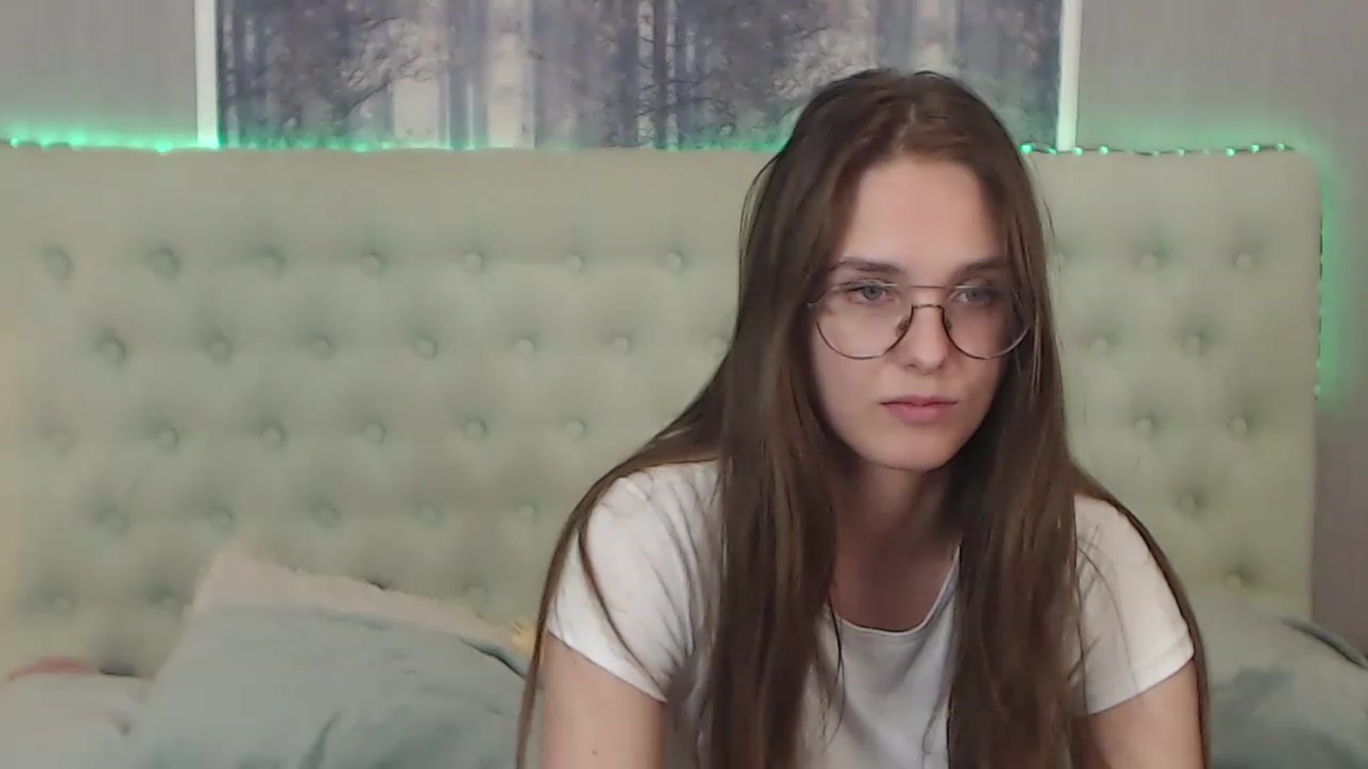 Gallery image thumbnail from JenifferLux's myfreecams stream on, 12/02/2022, 18:52 image 4 of 20