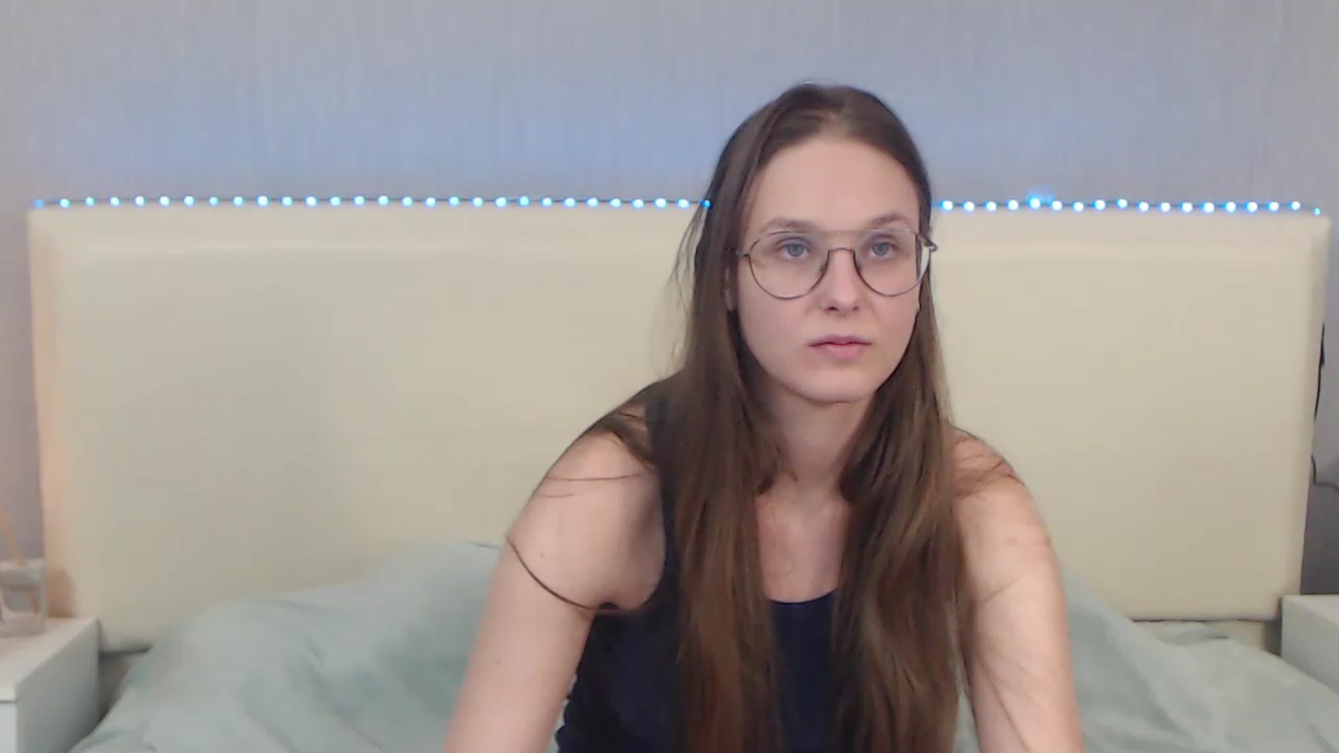 Gallery image thumbnail from JenifferLux's myfreecams stream on, 12/03/2022, 18:37 image 5 of 20