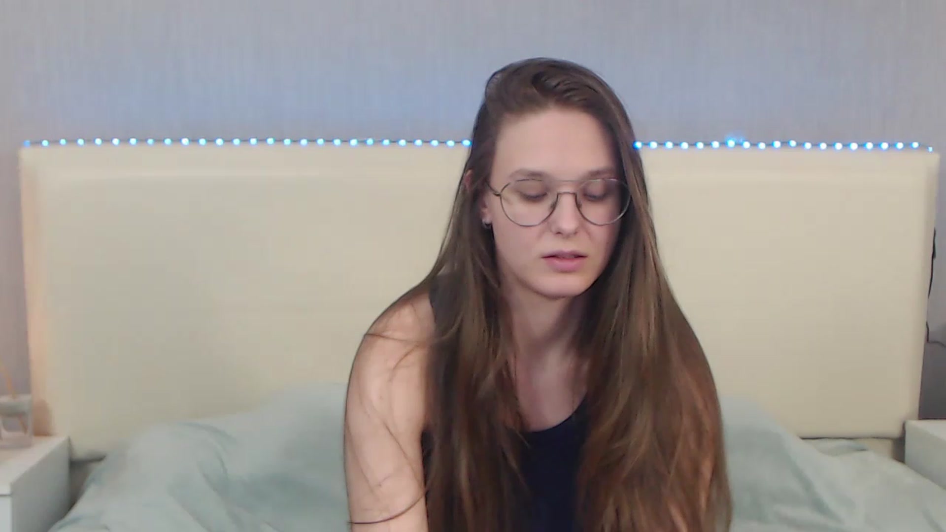 Gallery image thumbnail from JenifferLux's myfreecams stream on, 12/03/2022, 18:37 image 18 of 20