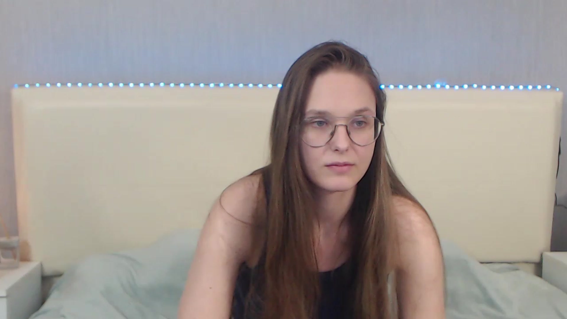 Gallery image thumbnail from JenifferLux's myfreecams stream on, 12/03/2022, 19:17 image 7 of 20