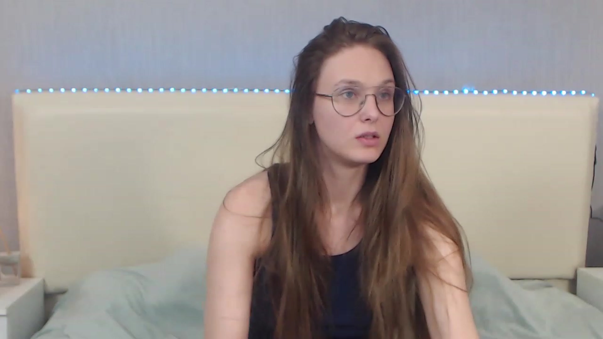 Gallery image thumbnail from JenifferLux's myfreecams stream on, 12/03/2022, 19:17 image 9 of 20